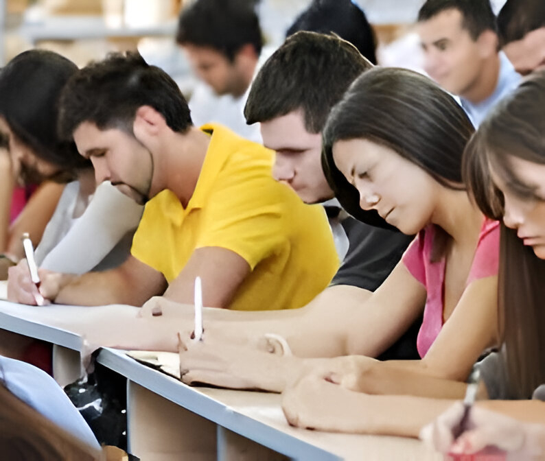 Estudiantes universitarios mesa 2 M